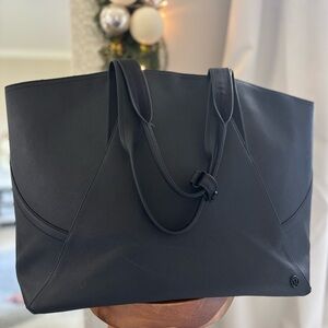 Lululemon All Day Tote 26L GUC